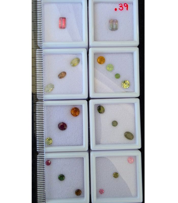 LOTE 8 CAIXAS TURMALINAS NATURAIS LAPIDADAS